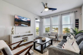 2BR Southtown Apartment FreeParking Wifi Pool Gym